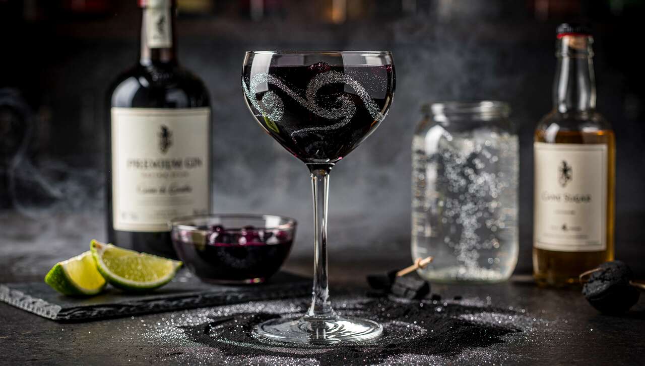 Cocktail Halloween : potion Noire, la recette ensorcelante