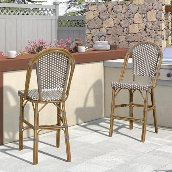 Découvrez le charme et l'élégance du modèle rétro français avec un test complet des tabourets de bar d'extérieur de la marque Purple Leaf : résistance et style au rendez-vous pour vos espaces extérieurs