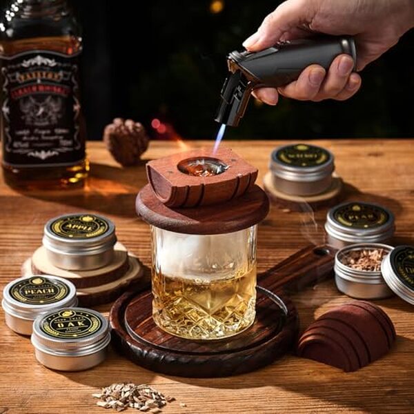 Découvrez notre test détaillé du kit fumoir whisky avec chalumeau et 6 arômes de bois. Conseils d'utilisation, avantages et verdict pour bien choisir votre fumoir. 